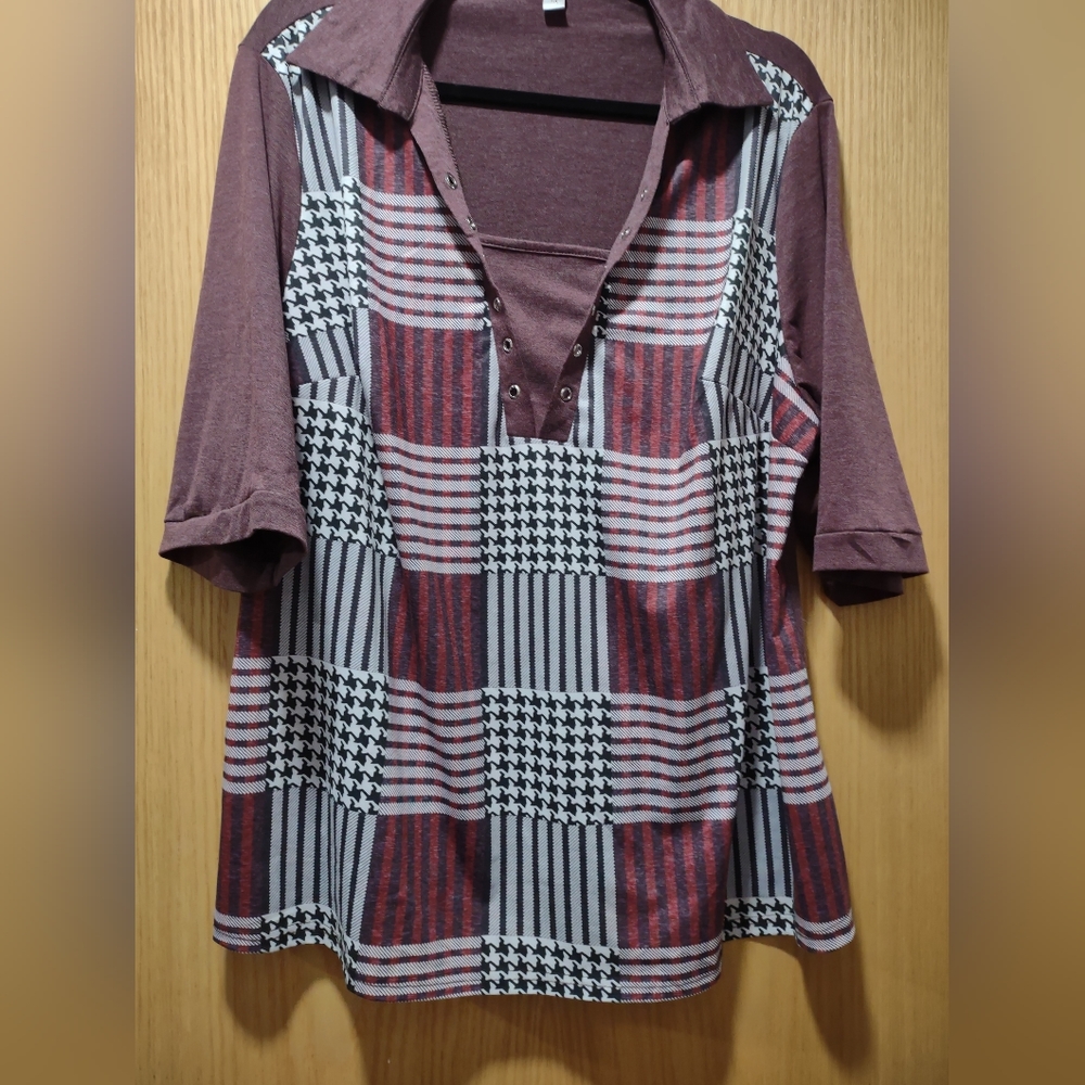 Maroon 3/4 sleeve checked top1x